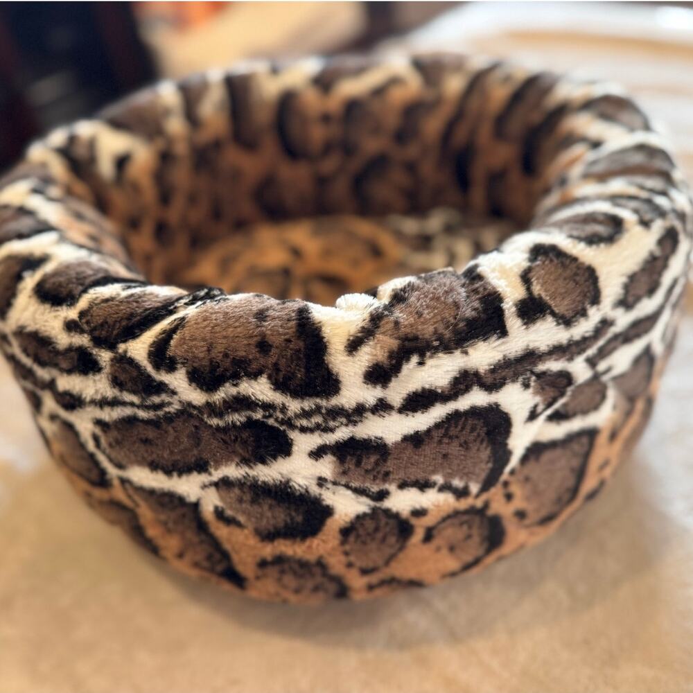 Clouded Leopard Faux Fur Donut Pet Bed – 18″ x 8″ – Plush, Washable Dog